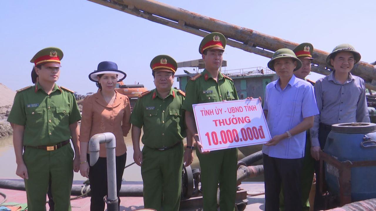 UBND tỉnh thưởng nóng bắt tàu khai thác cát trái phép trên sông Thái Bình