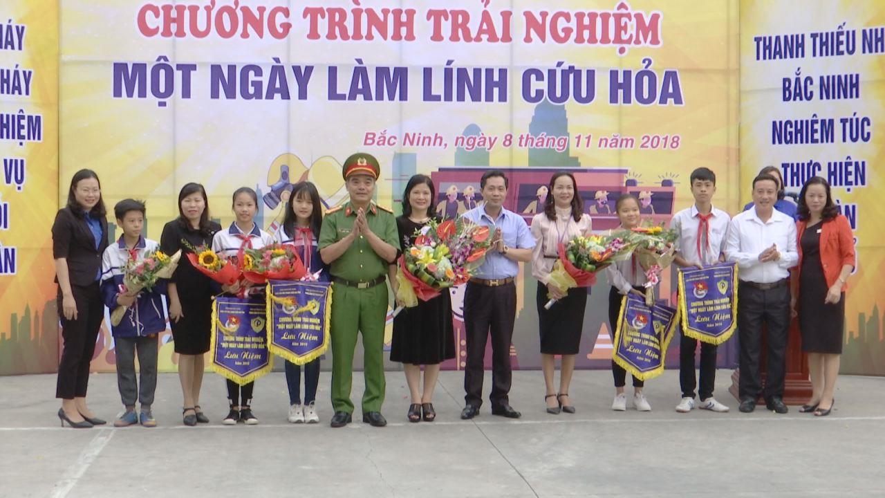 Trải nghiệm “Một ngày làm lính cứu hỏa”