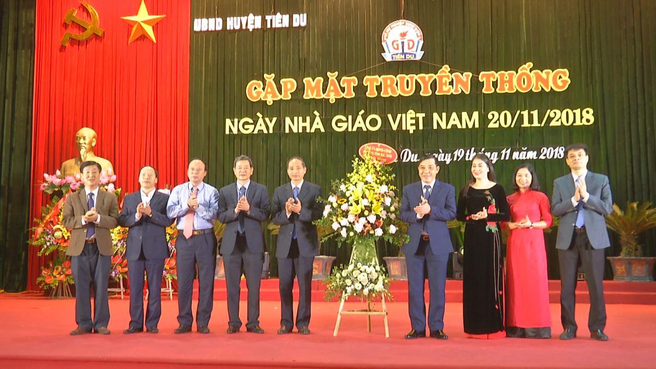 Huyện Tiên Du gặp mặt truyền thống ngày Nhà giáo Việt Nam