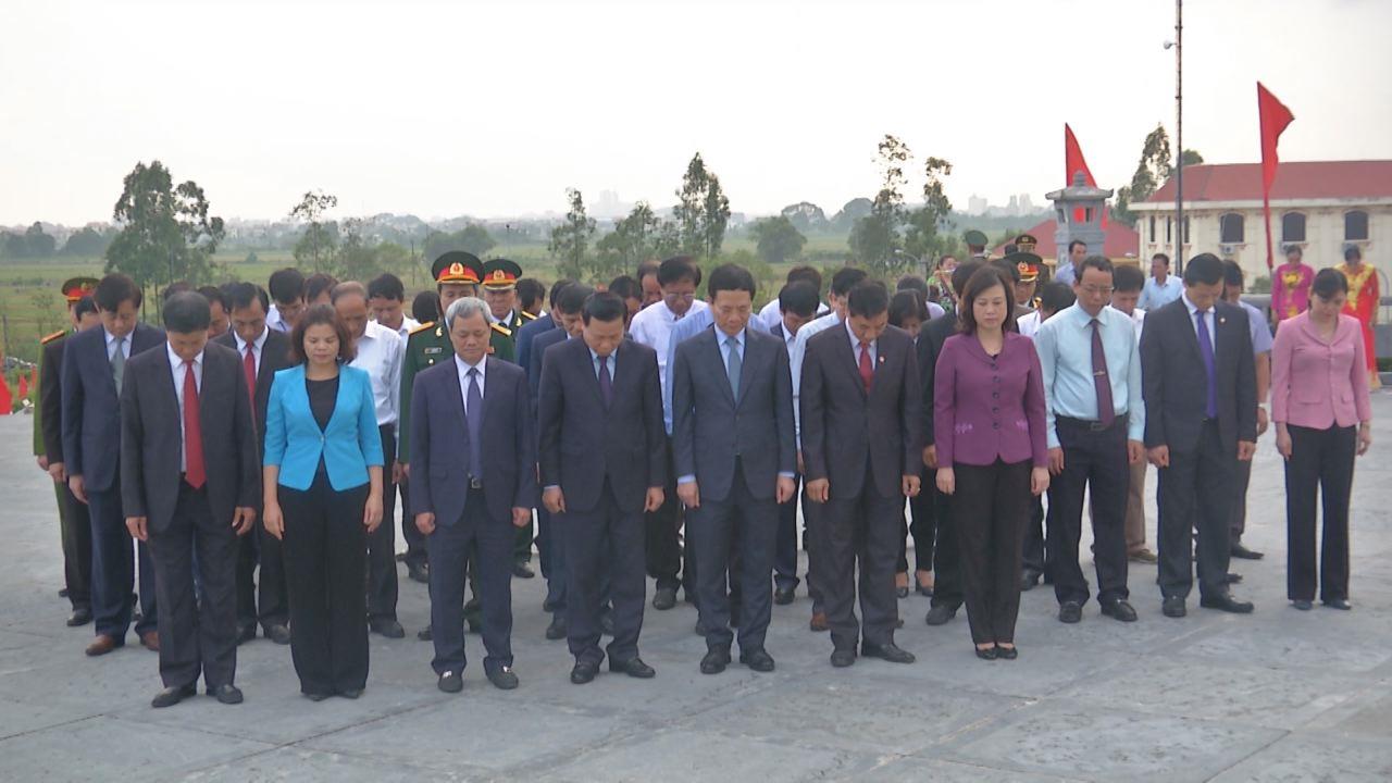 Lãnh đạo tỉnh dâng hương tưởng niệm đồng chí Ngô Gia Tự