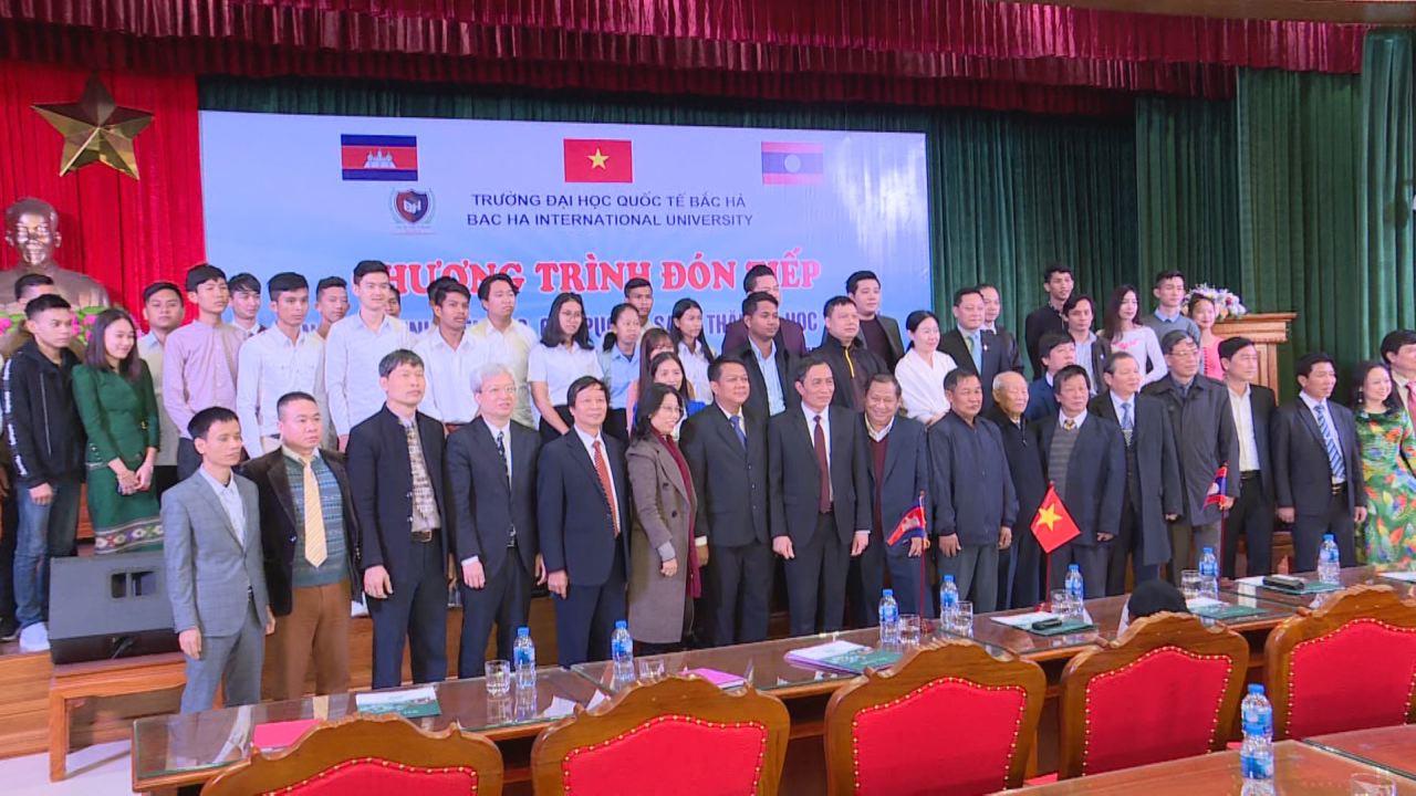 Đại học Quốc tế Bắc Hà tiếp đón 34 lưu học sinh Lào và Campuchia