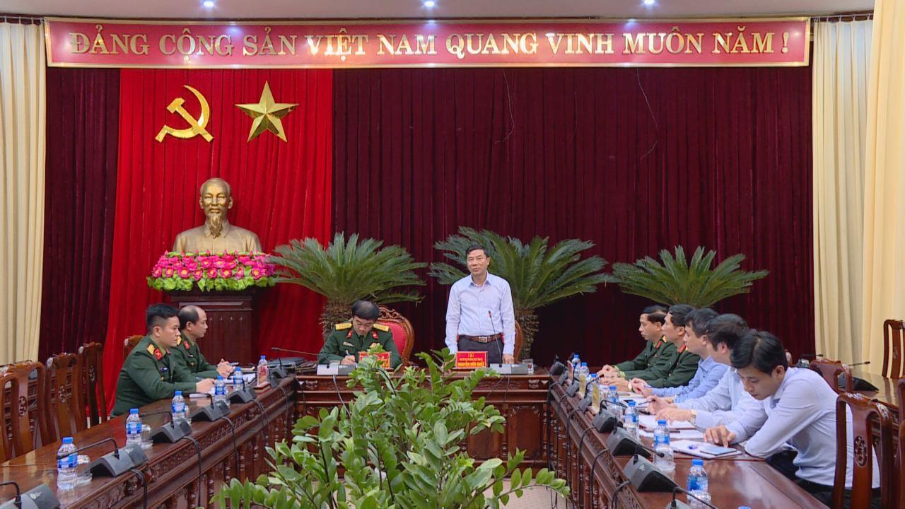 Phó Bí thư Thường trực Tỉnh ủy Nguyễn Hữu Quất làm việc với Báo Quân đội nhân dân