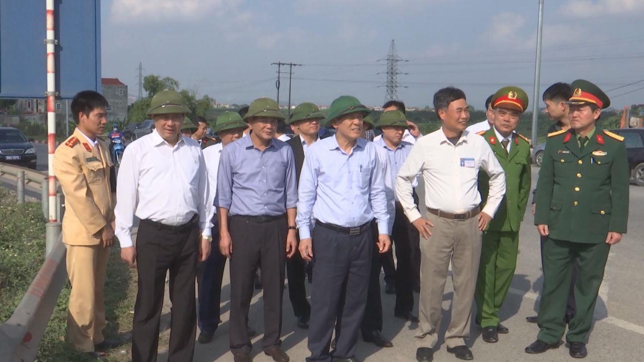 UBND tỉnh họp bàn giải pháp giảm ùn tắc giao thông khu vực cầu Hồ