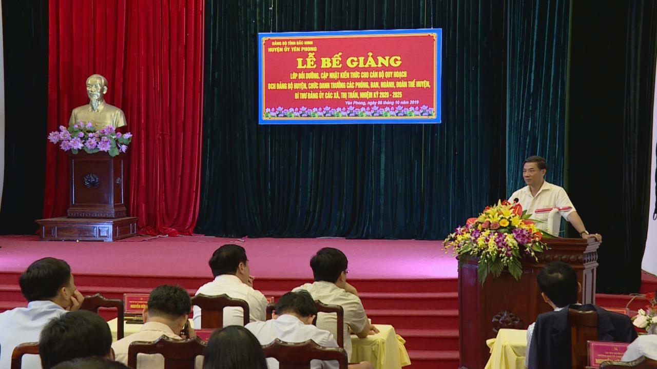 Bế giảng lớp Bồi dưỡng cho cán bộ quy hoạch huyện Yên Phong