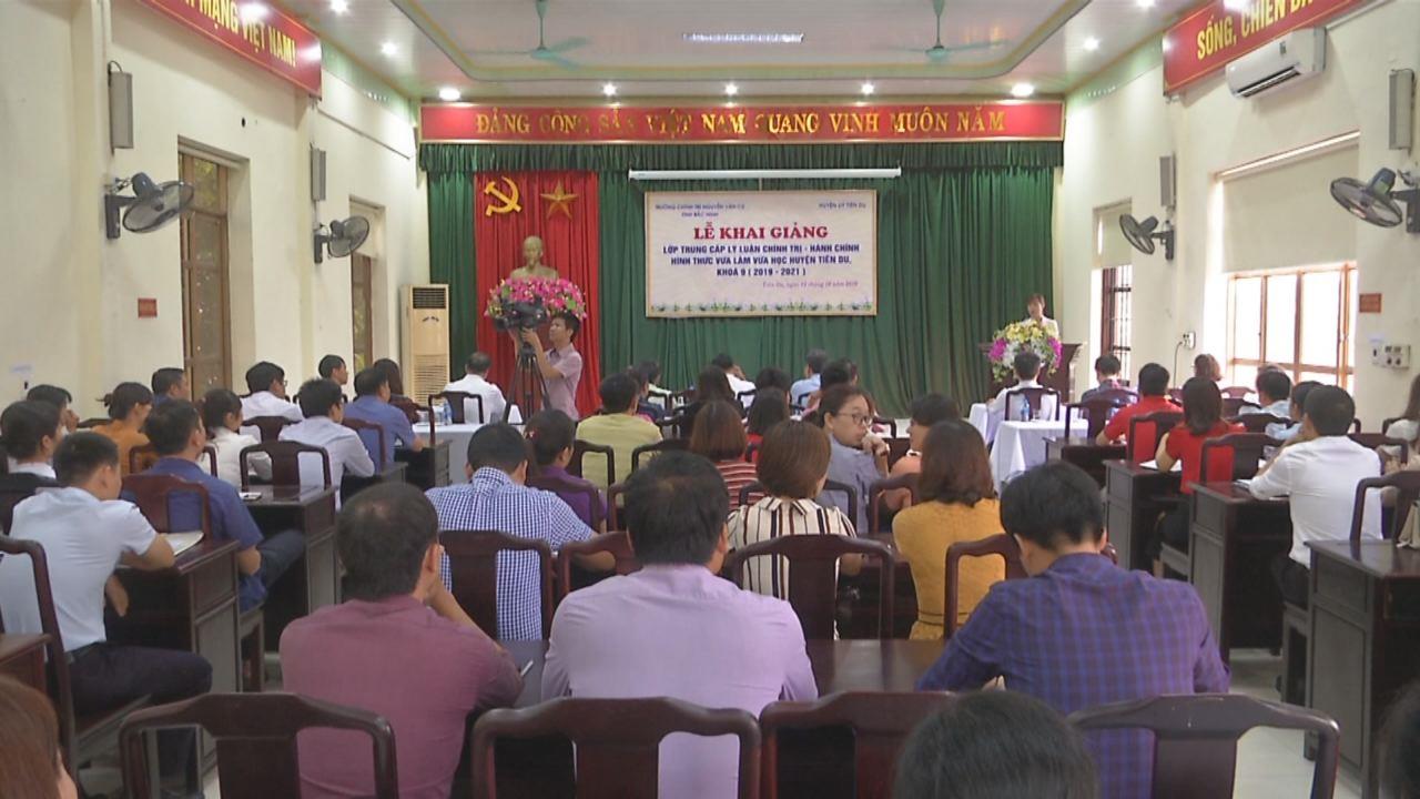 Khai giảng lớp Trung cấp Lý luận chính trị - hành chính huyện Tiên Du khóa 9