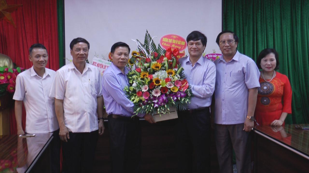Thường trực Tỉnh ủy chúc mừng Ban Tổ chức Tỉnh ủy nhân ngày truyền thống ngành Tổ chức xây dựng Đảng