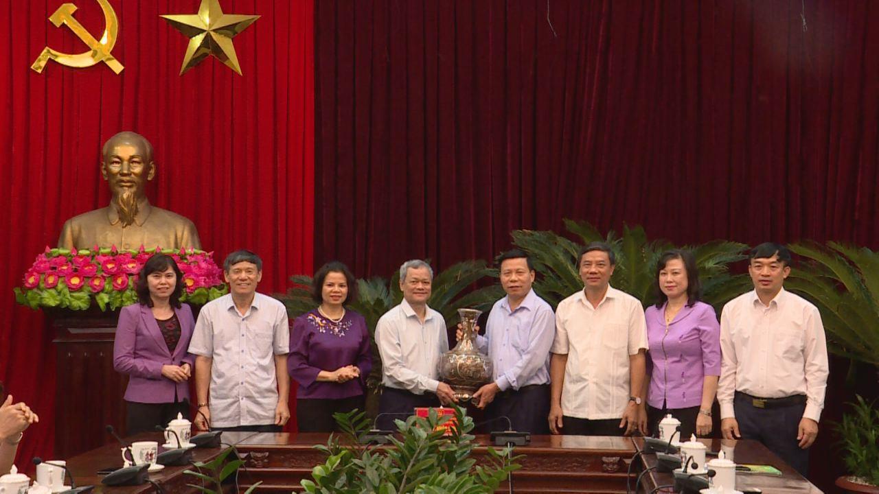Gặp mặt, chia tay đồng chí Nguyễn Tử Quỳnh, nguyên Phó Bí thư Tỉnh ủy, nguyên Chủ tịch UBND tỉnh nghỉ chế độ hưu trí