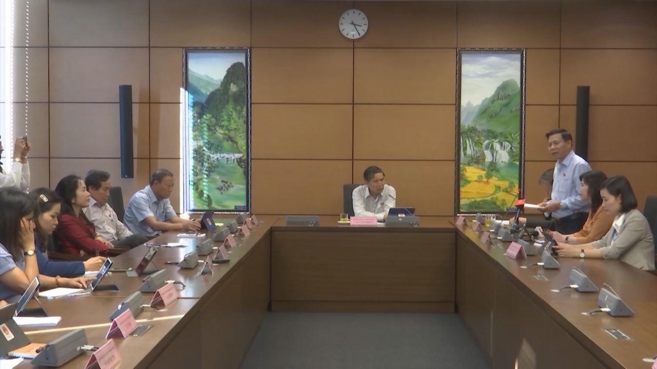 Quốc hội thảo luận một số Điều của Luật Nhập cảnh, xuất cảnh