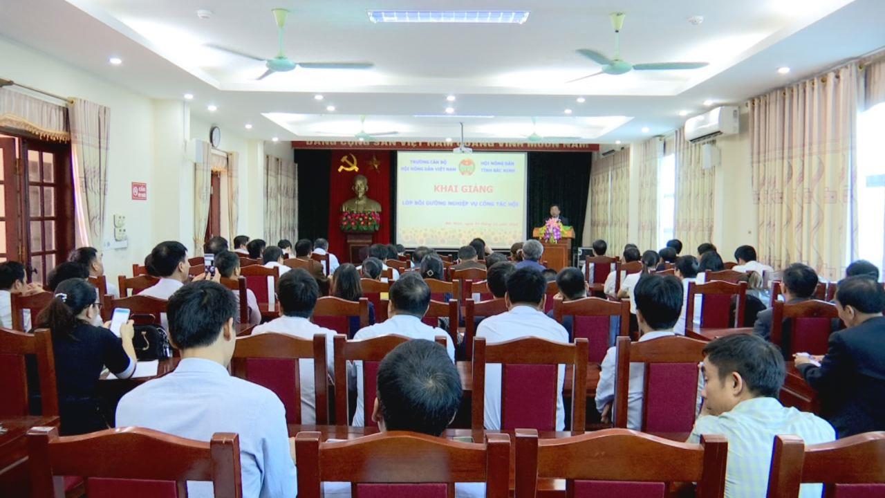 Khai giảng lớp Bồi dưỡng nghiệp vụ cán bộ Hội Nông dân