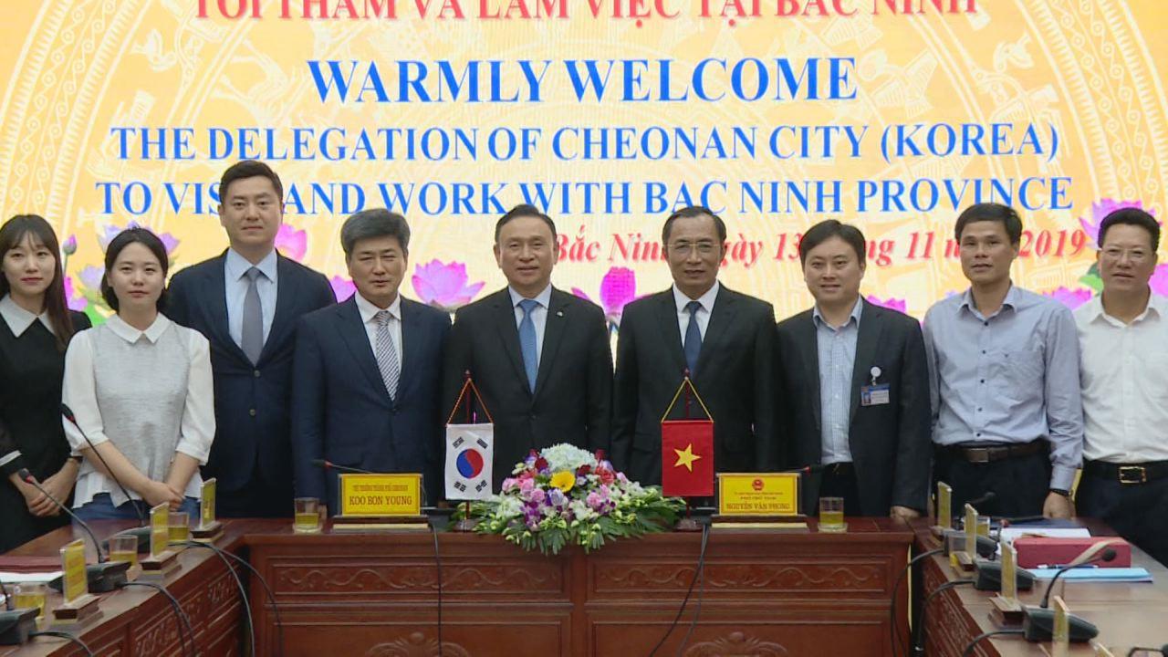 Phó Chủ tịch UBND tỉnh Nguyễn Văn Phong  làm việc với Đoàn công tác thành phố Cheonan