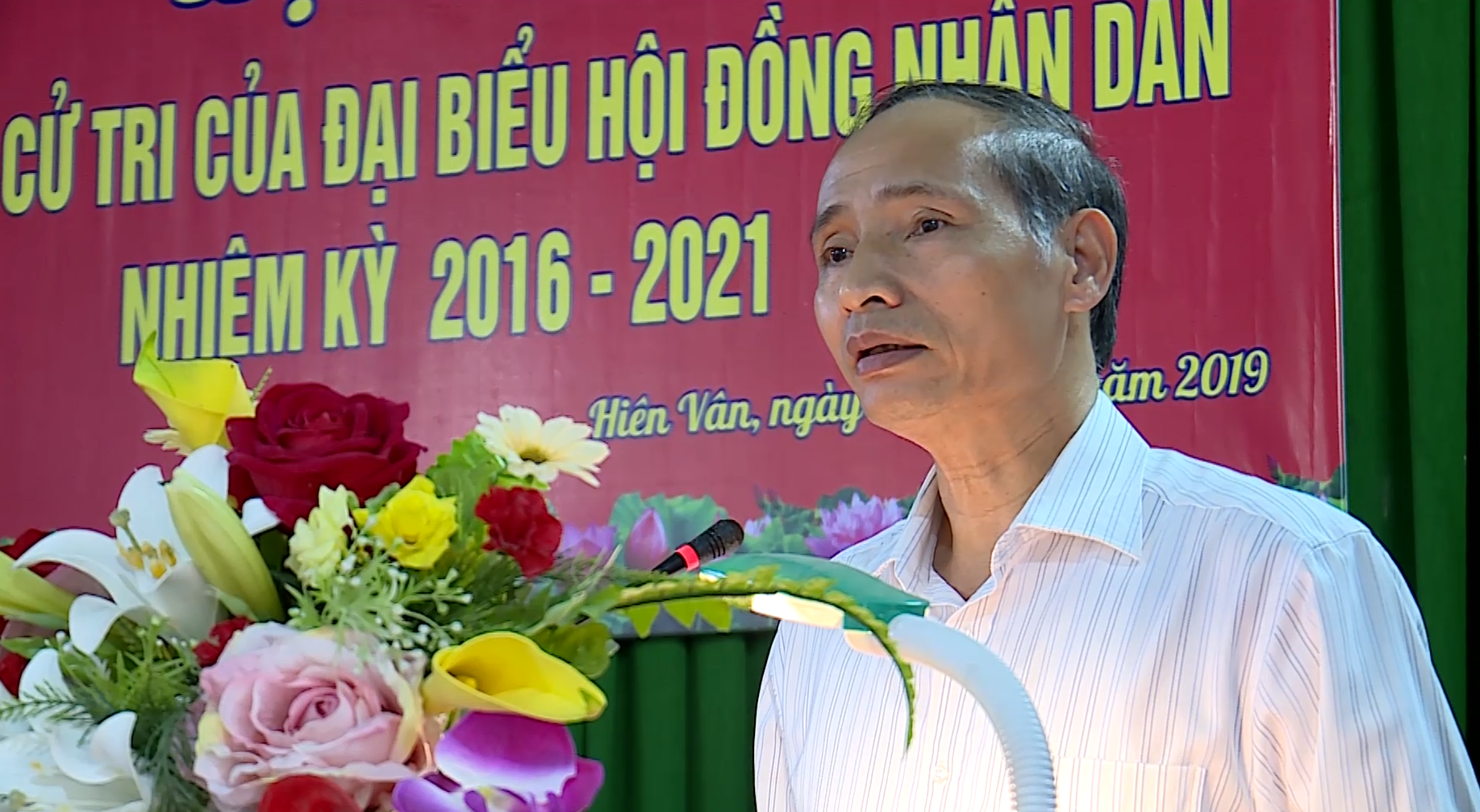 Phó Chủ tịch UBND tỉnh Nguyễn Hữu Thành tiếp xúc cử tri xã Hiên Vân