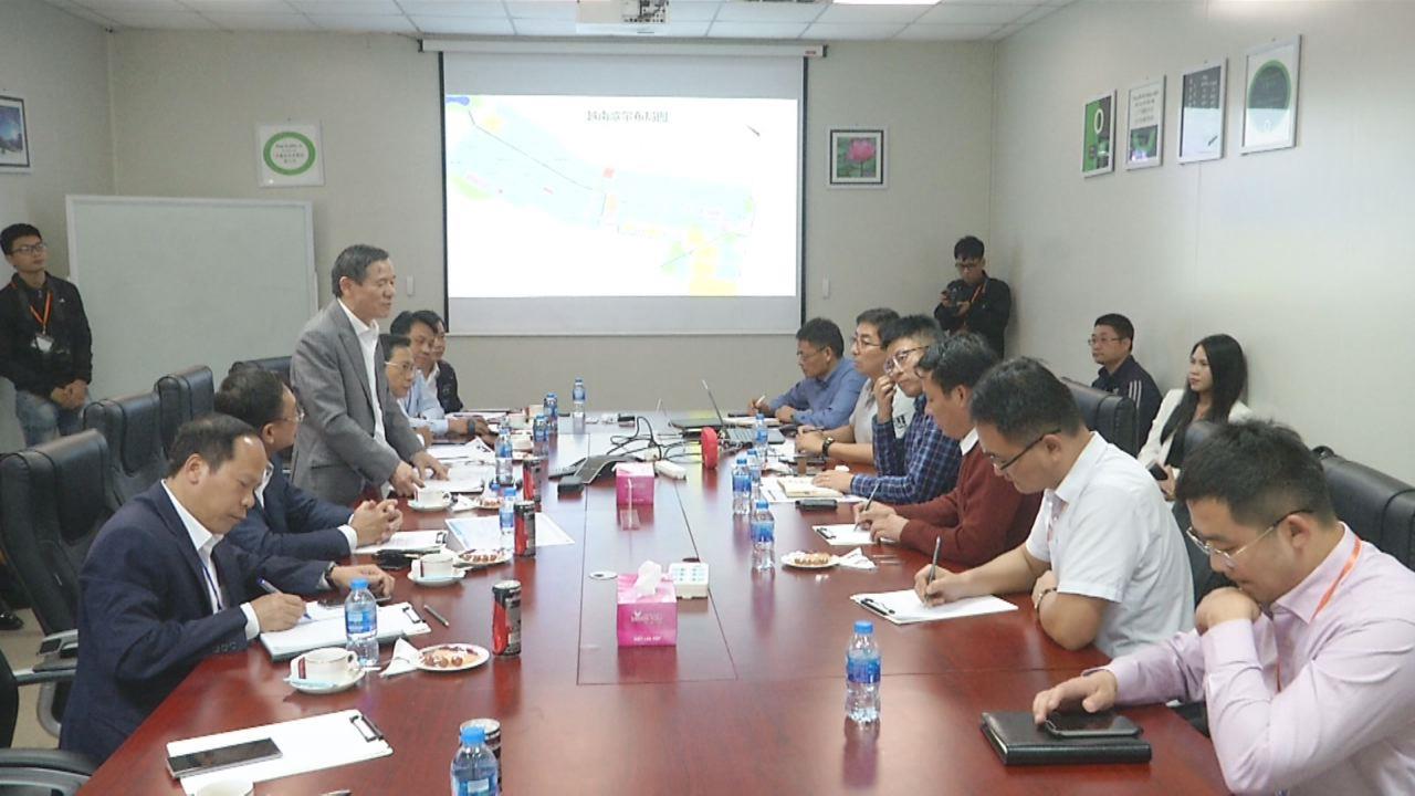 Lãnh đạo UBND tỉnh làm việc với các doanh nghiệp  tại Khu công nghiệp Quế Võ