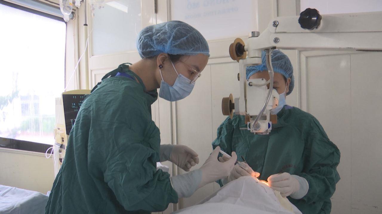 Thay thủy tinh thể miễn phí cho bệnh nhân nghèo hoàn cảnh khó khăn,  gia đình chính sách