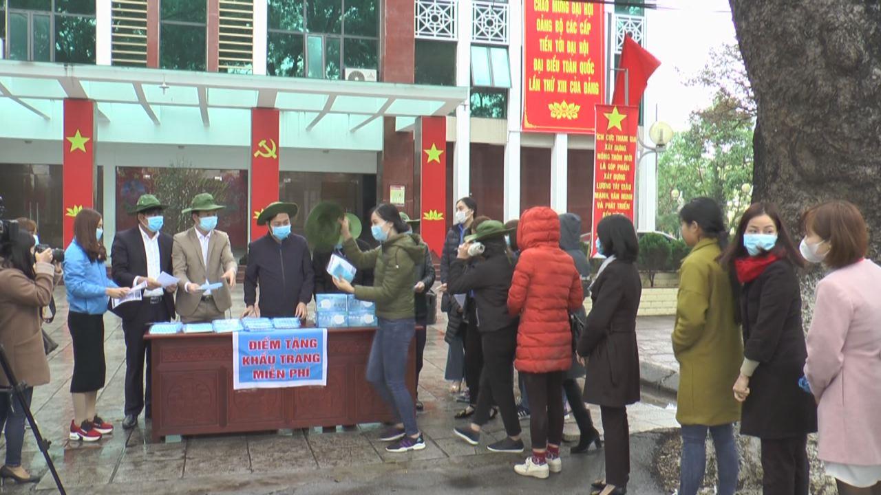 Thêm nhiều điểm tặng khẩu trang miễn phí cho người dân