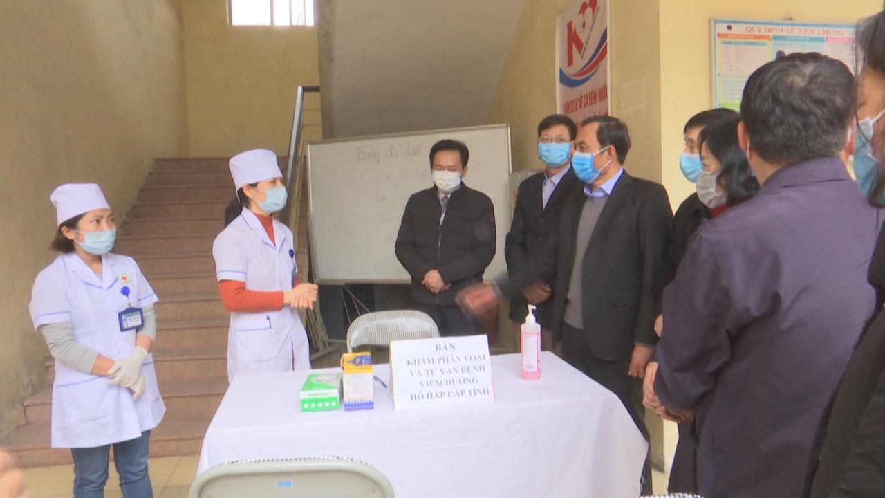 Phó Chủ tịch UBND tỉnh Nguyễn Văn Phong  kiểm tra công tác phòng dịch tại huyện Thuận Thành