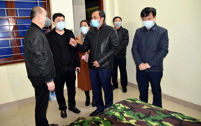 Phó Chủ tịch UBND tỉnh Nguyễn Văn Phong kiểm tra khu vực cách ly dịch