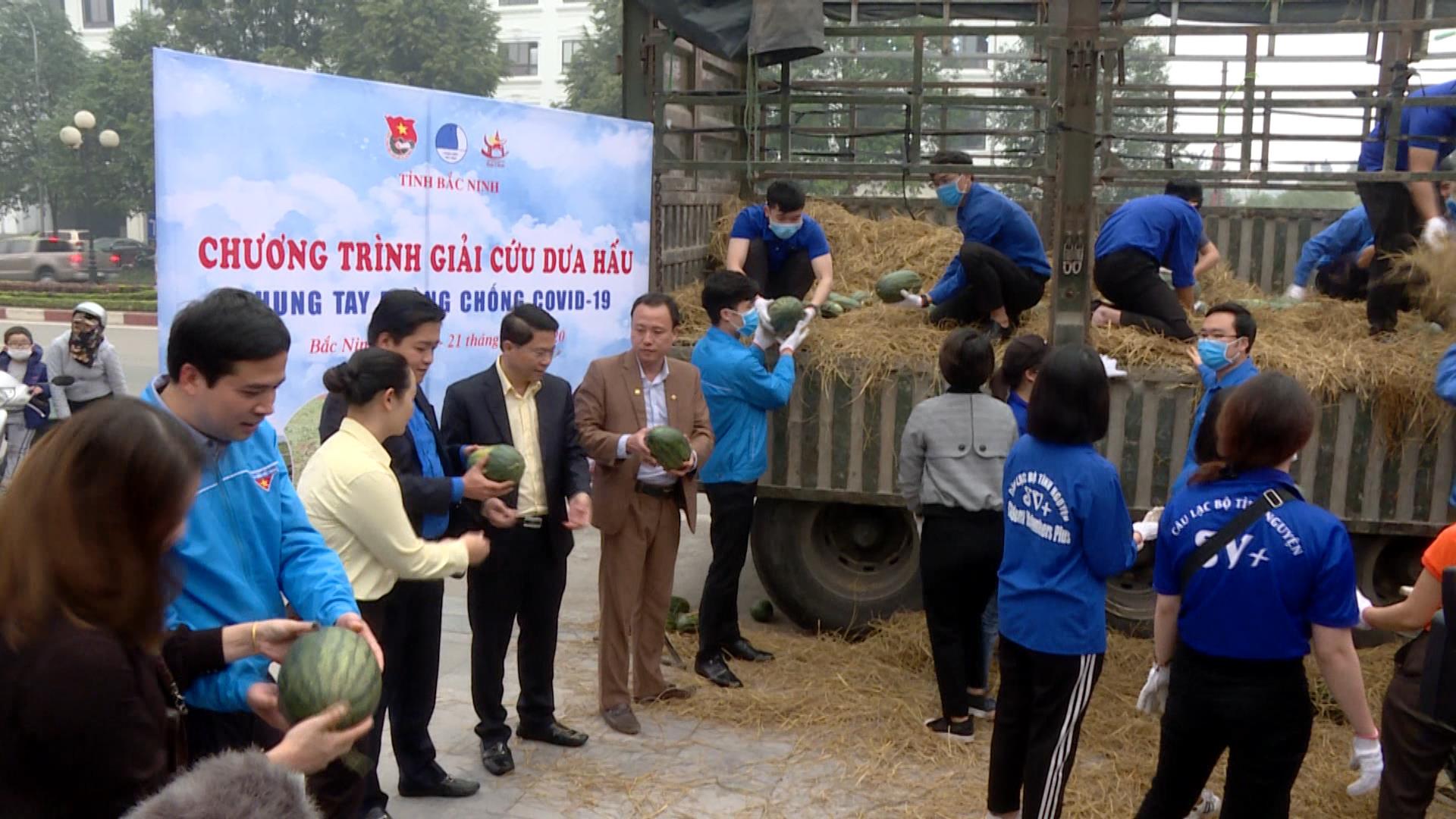 Tuổi trẻ Bắc Ninh hỗ trợ người dân Tây Nguyên tiêu thụ dưa hấu Chung tay cùng cộng đồng phòng chống Covid – 19