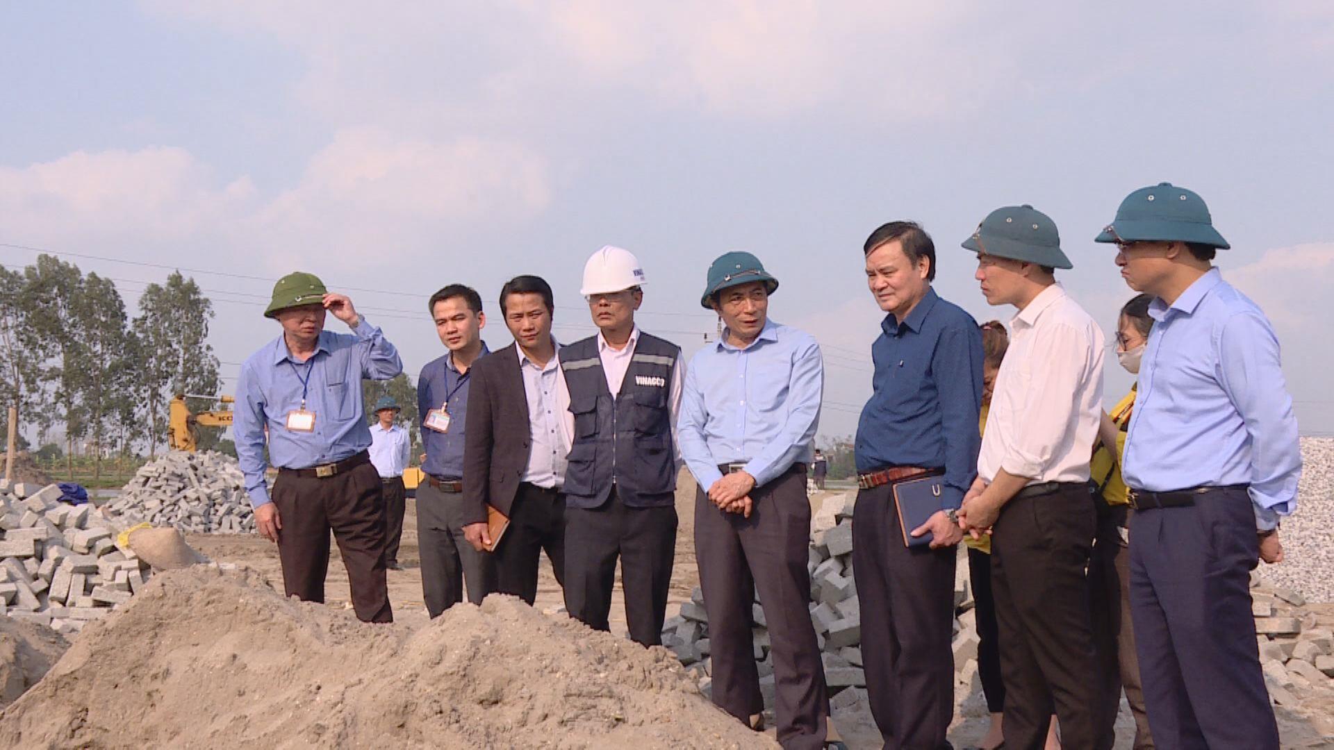 Lãnh đạo UBND tỉnh kiểm tra tiến độ thay thế phòng học cấp 4  tại huyện Thuận Thành