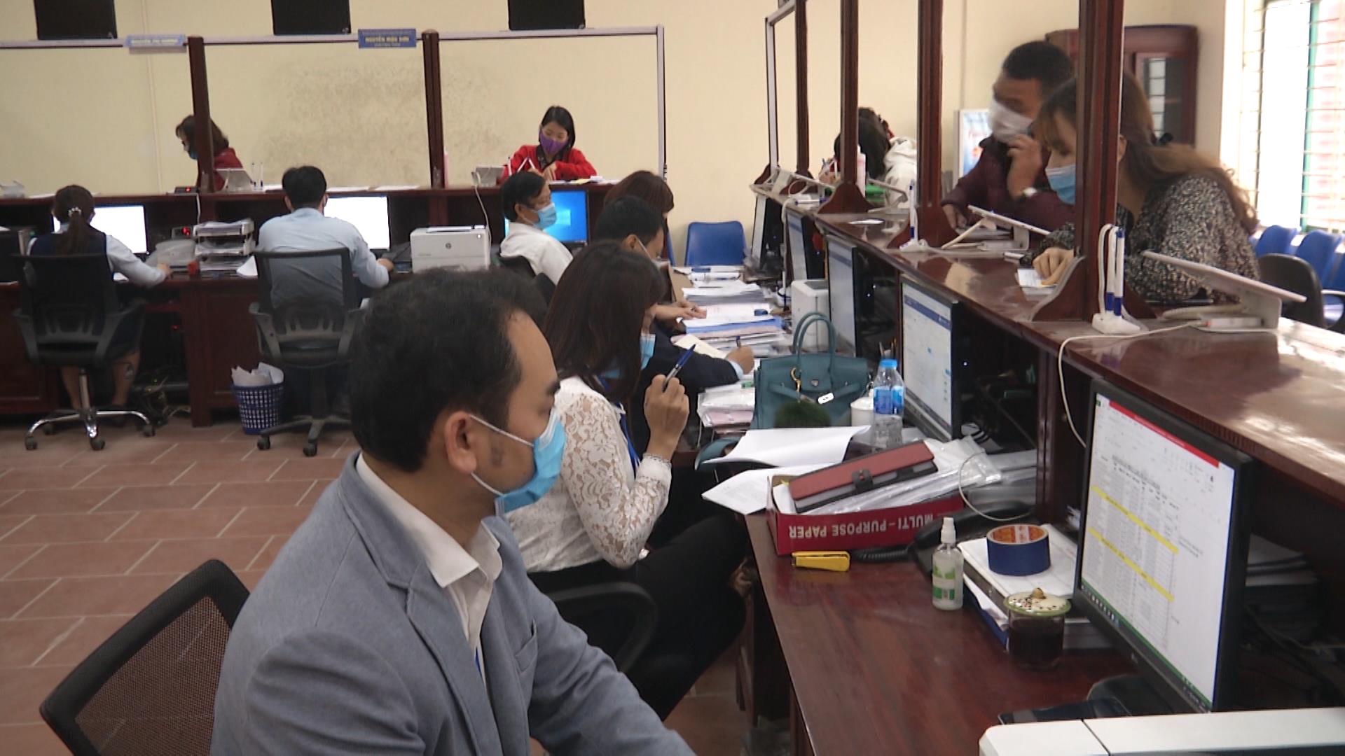 Quế Võ thực hiện nghiêm chỉ đạo về việc bắt buộc đeo khẩu trang ở nơi đông người
