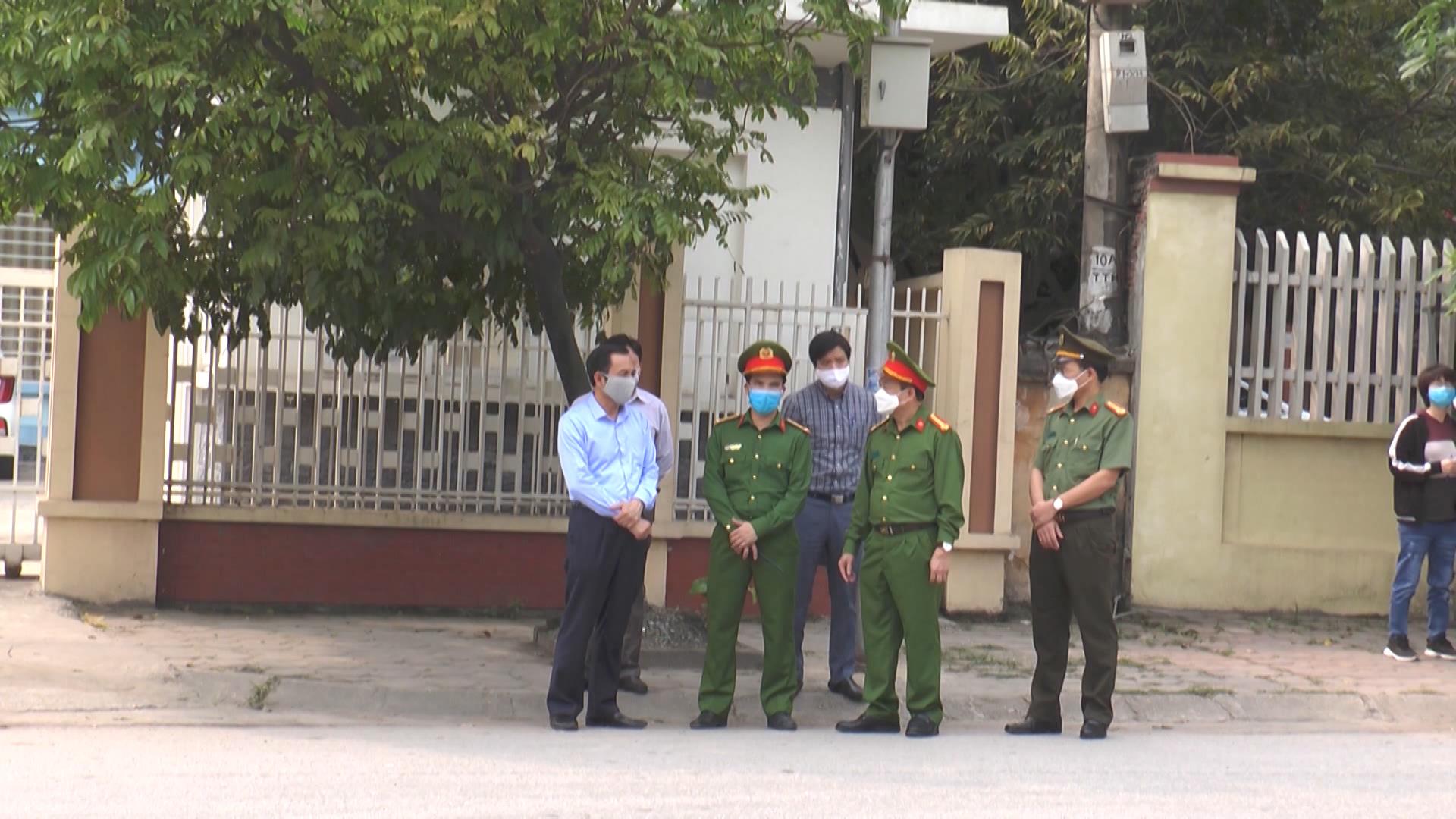 Phó Chủ tịch UBND tỉnh kiểm tra các chốt kiểm soát dịch Covid-19