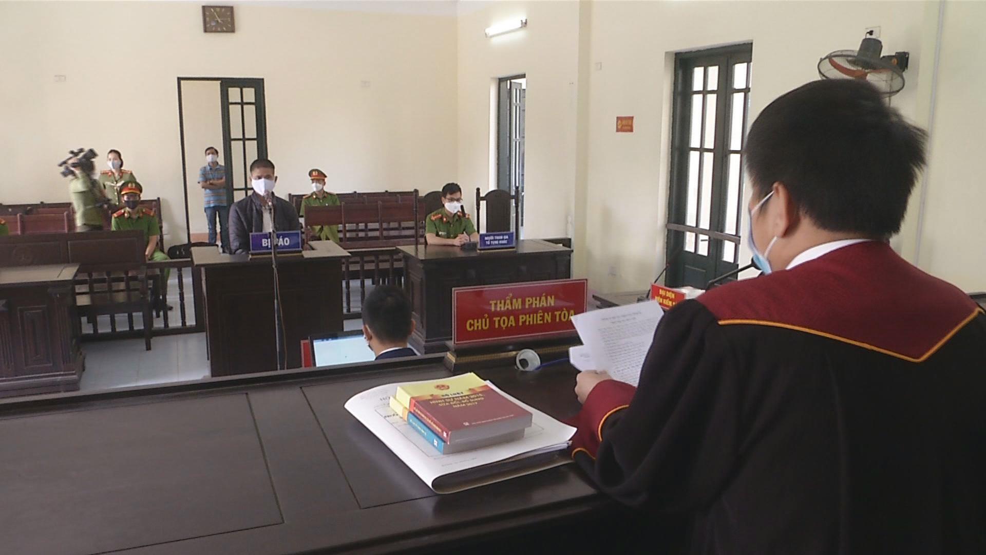 Phạt 12 tháng tù đối tượng chống người thi hành công vụ  tại chốt kiểm soát phòng, chống dịch Covid -19