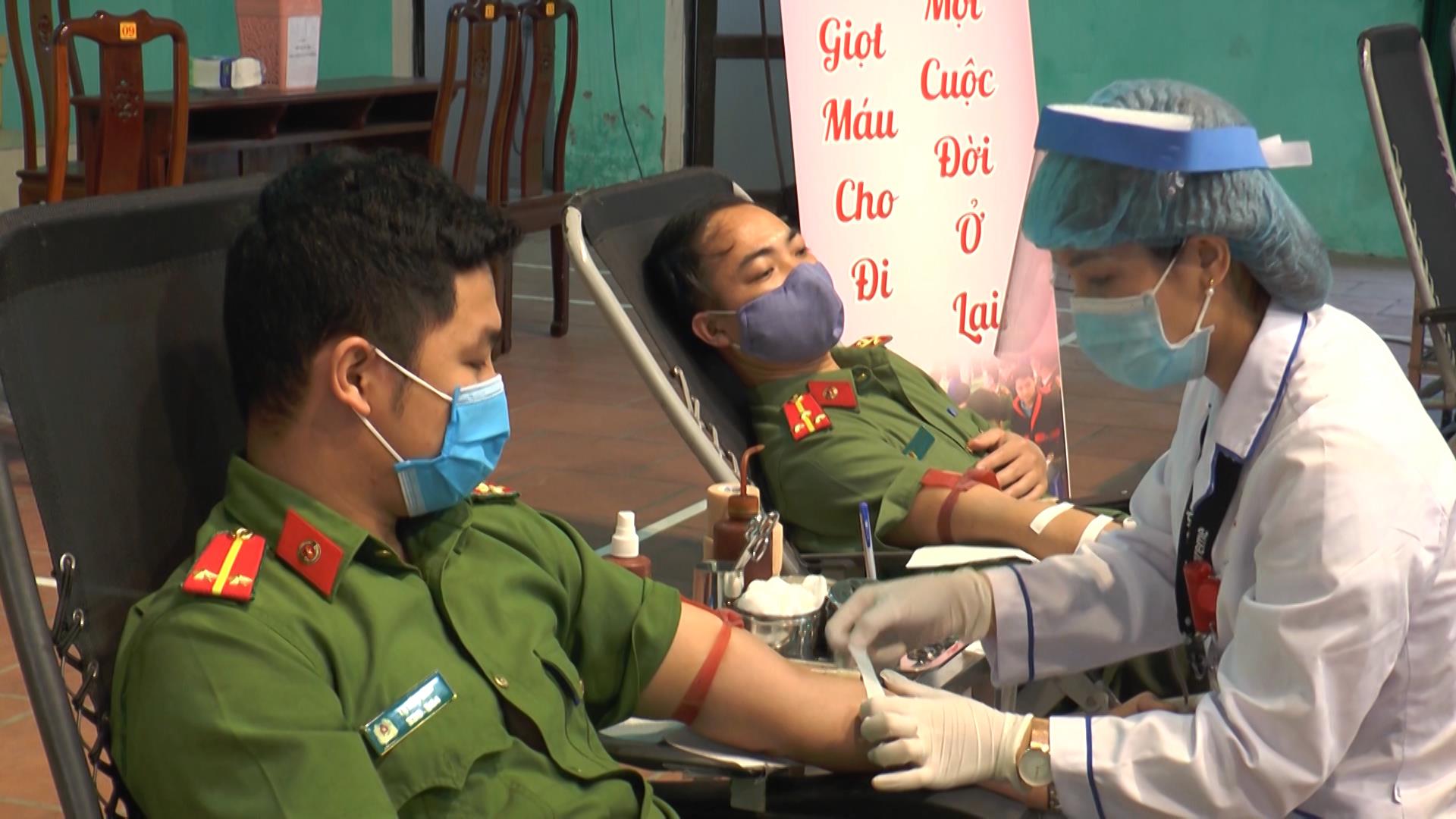 Gần 250 đoàn viên thanh niên Công an tỉnh tham gia hiến máu tình nguyện