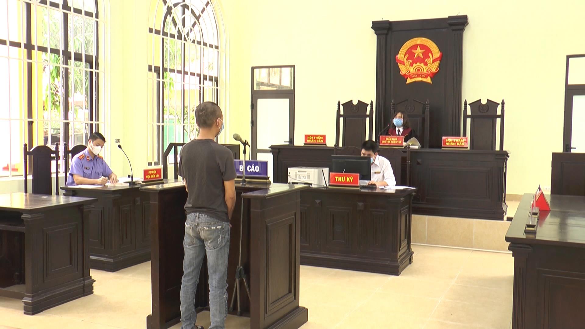 Chống đối tại chốt kiểm soát dịch Covid-19 thị xã Từ Sơn lĩnh 18 tháng tù