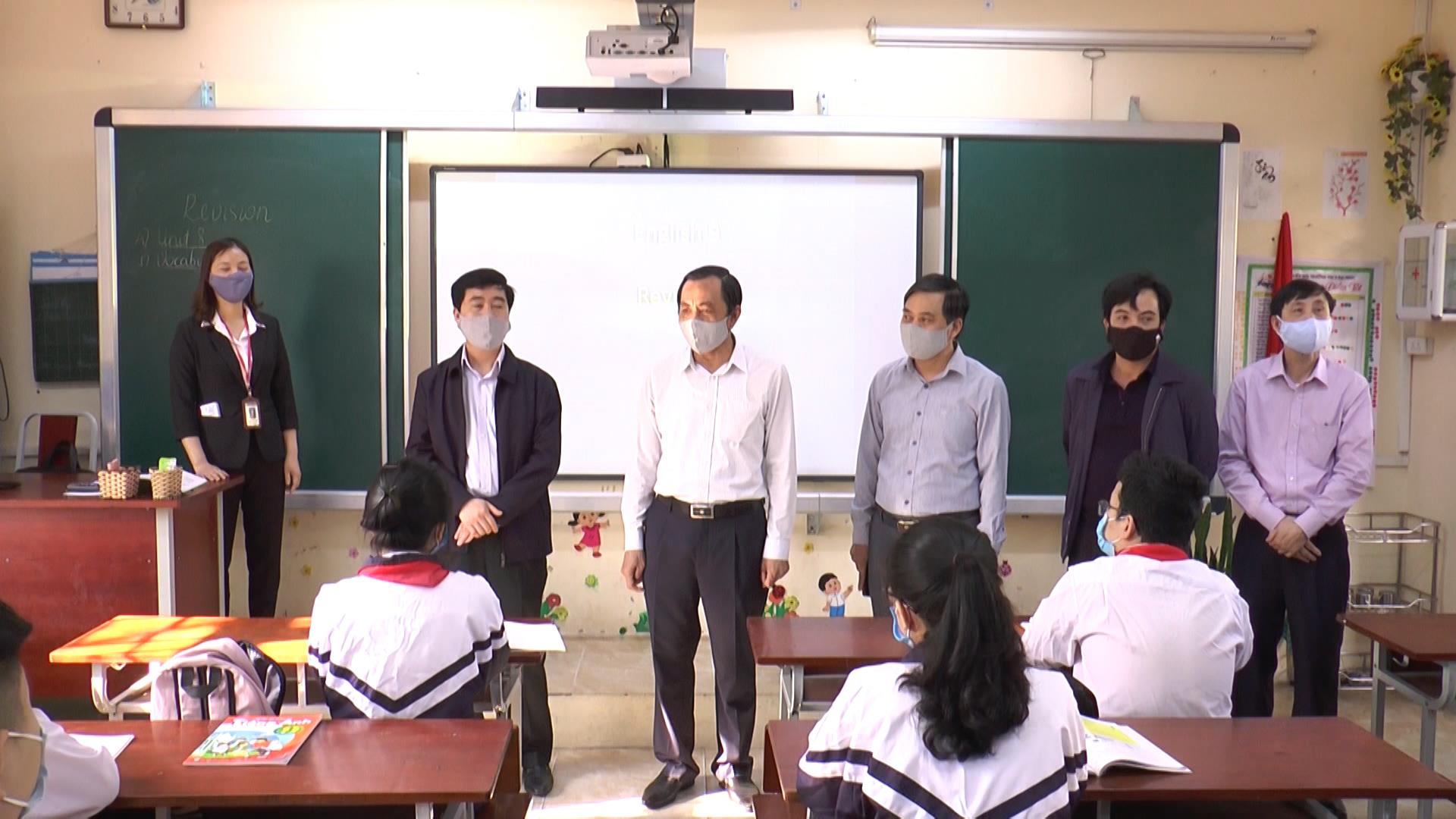 Lãnh đạo tỉnh kiểm tra công tác phòng, chống dịch  trong ngày đầu học sinh đi học trở lại