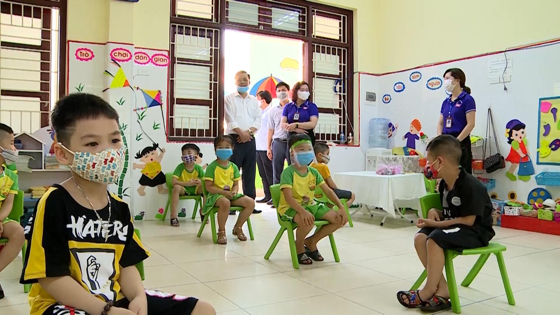 Hơn 40.000 học sinh thành phố đi học trở lại sau nghỉ do dịch Covid