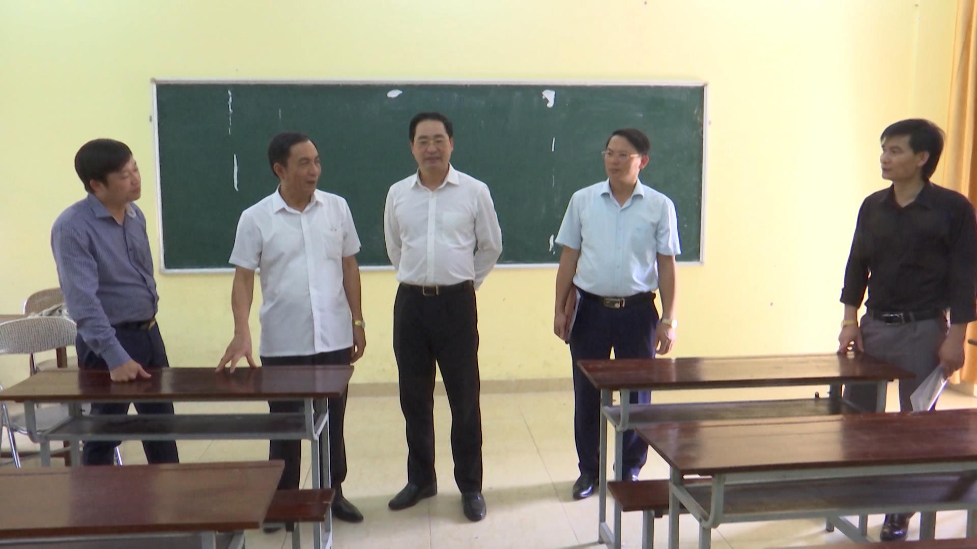 Phó Chủ tịch UBND tỉnh Nguyễn Văn Phong kiểm tra công tác chuẩn bị Kỳ thi nâng ngạch công chức