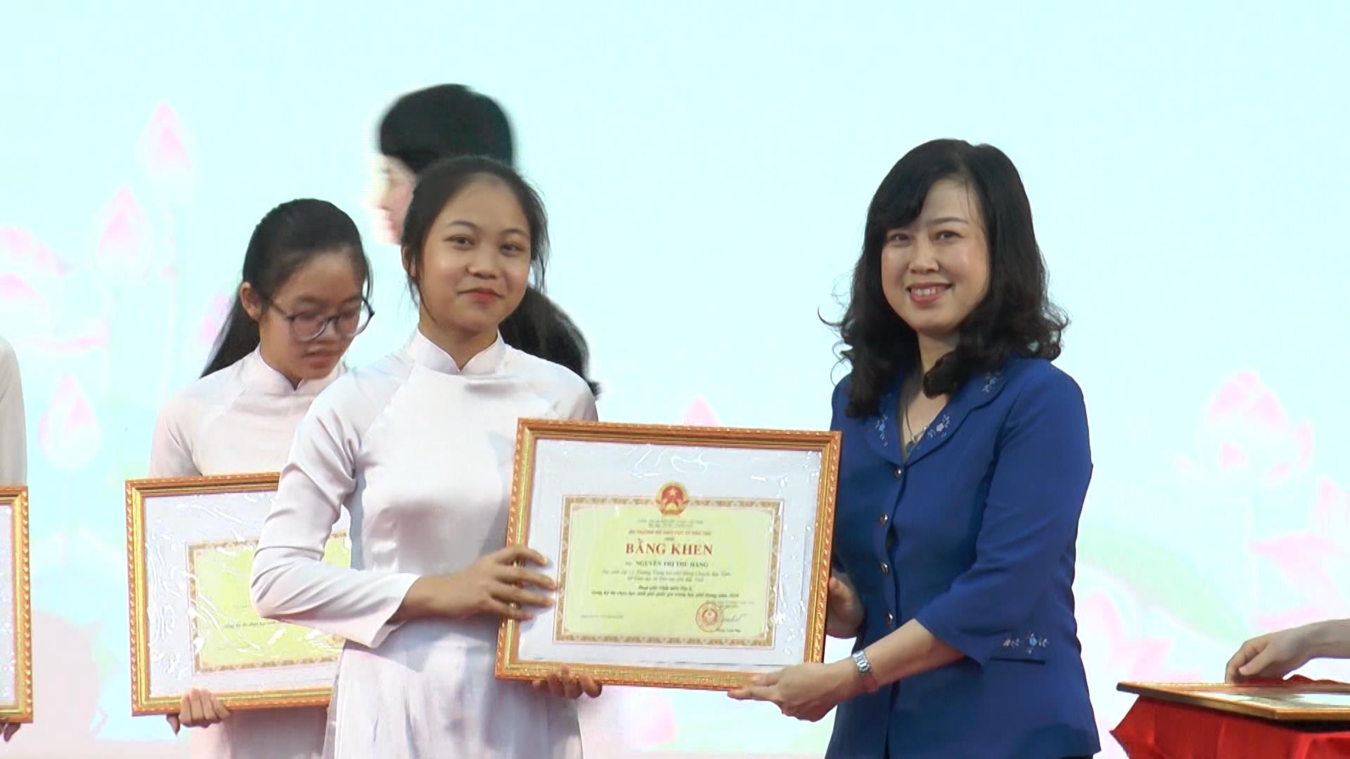 Khen thưởng học sinh giỏi quốc gia năm học 2019 – 2020