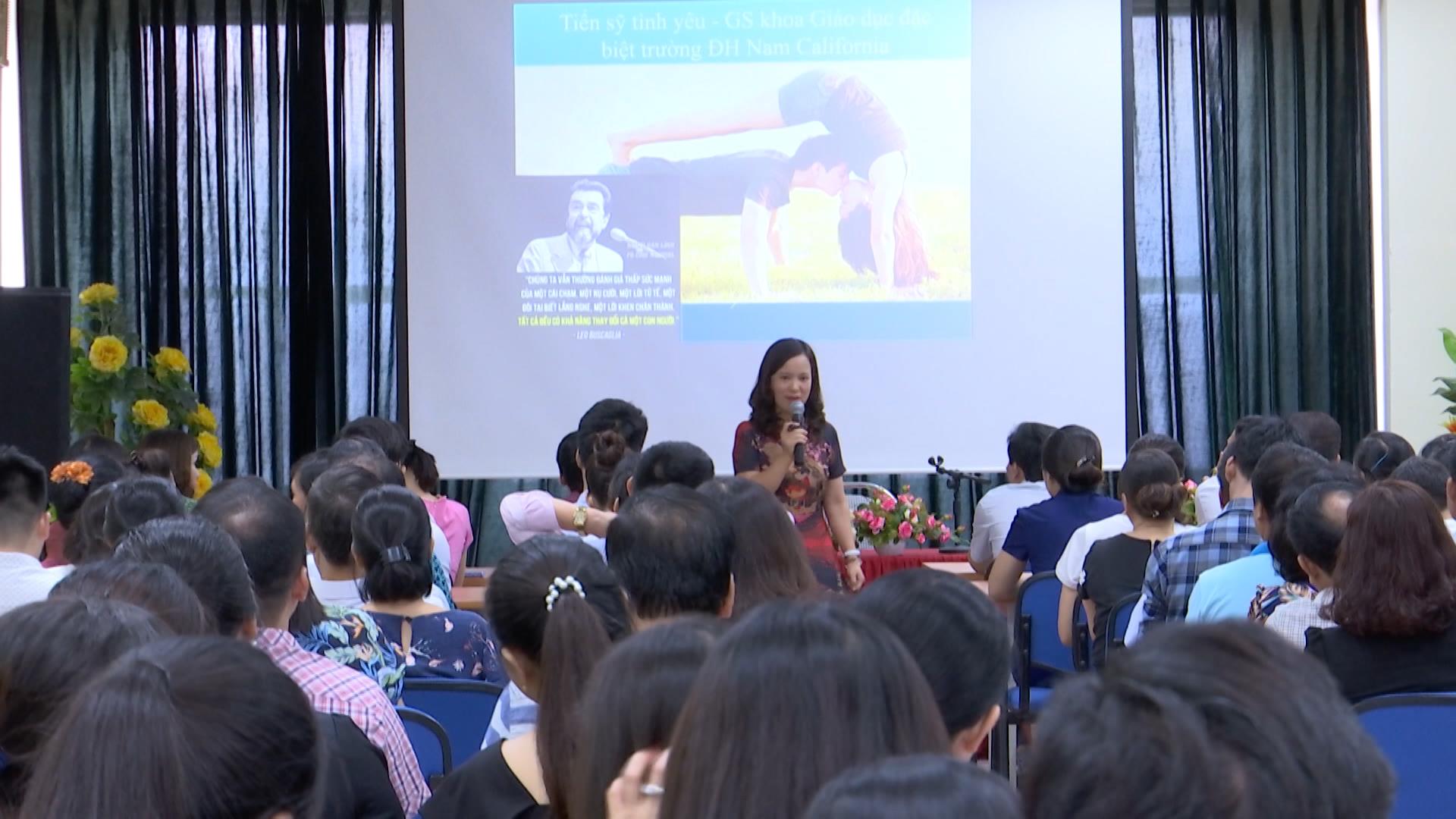 Nói chuyện chuyên đề: Kỹ năng nuôi dạy con thời hiện đại  và phòng chống bạo lực gia đình