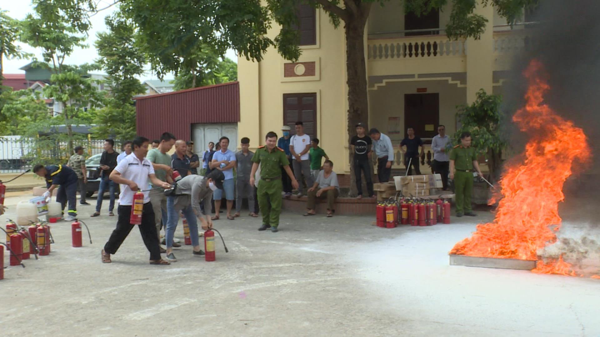 Tập huấn nghiệp vụ PCCC và CNCH cho các cơ sở kinh doanh có điều kiện 