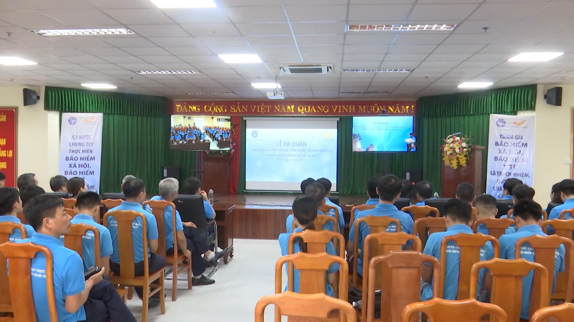 Ra quân hưởng ứng ngày Bảo hiểm Y tế Việt Nam