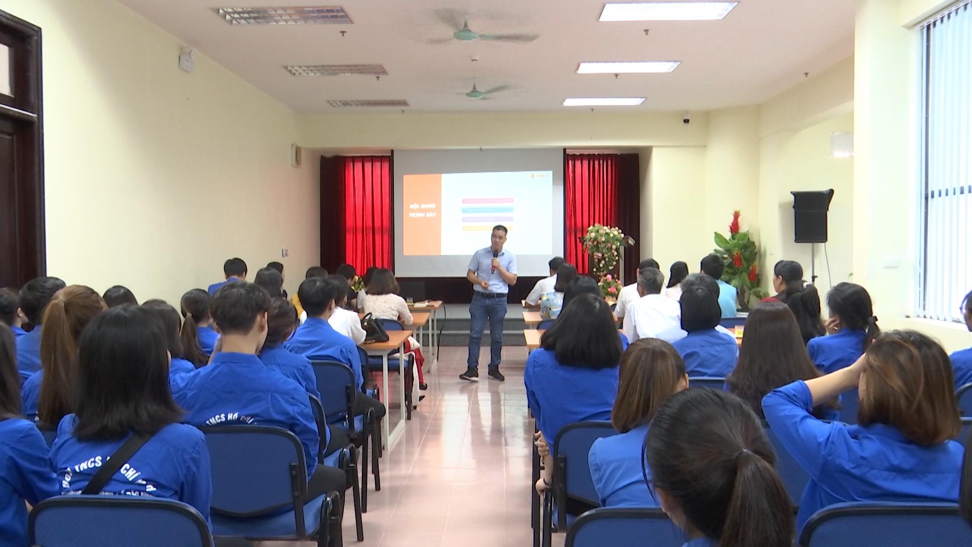 Nói chuyện chuyên đề “Đoàn viên thanh niên với phát triển văn hóa đọc”