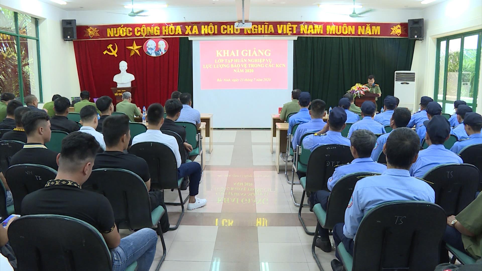 Khai giảng lớp tập huấn nghiệp vụ bảo vệ trong các Khu công nghiệp 2020