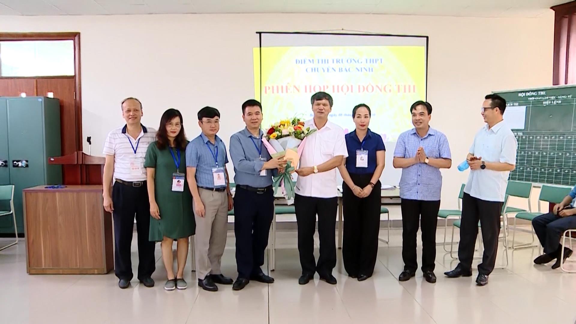 Lãnh đạo thành phố Bắc Ninh thăm, động viên các Hội đồng thi tốt nghiệp THPT 