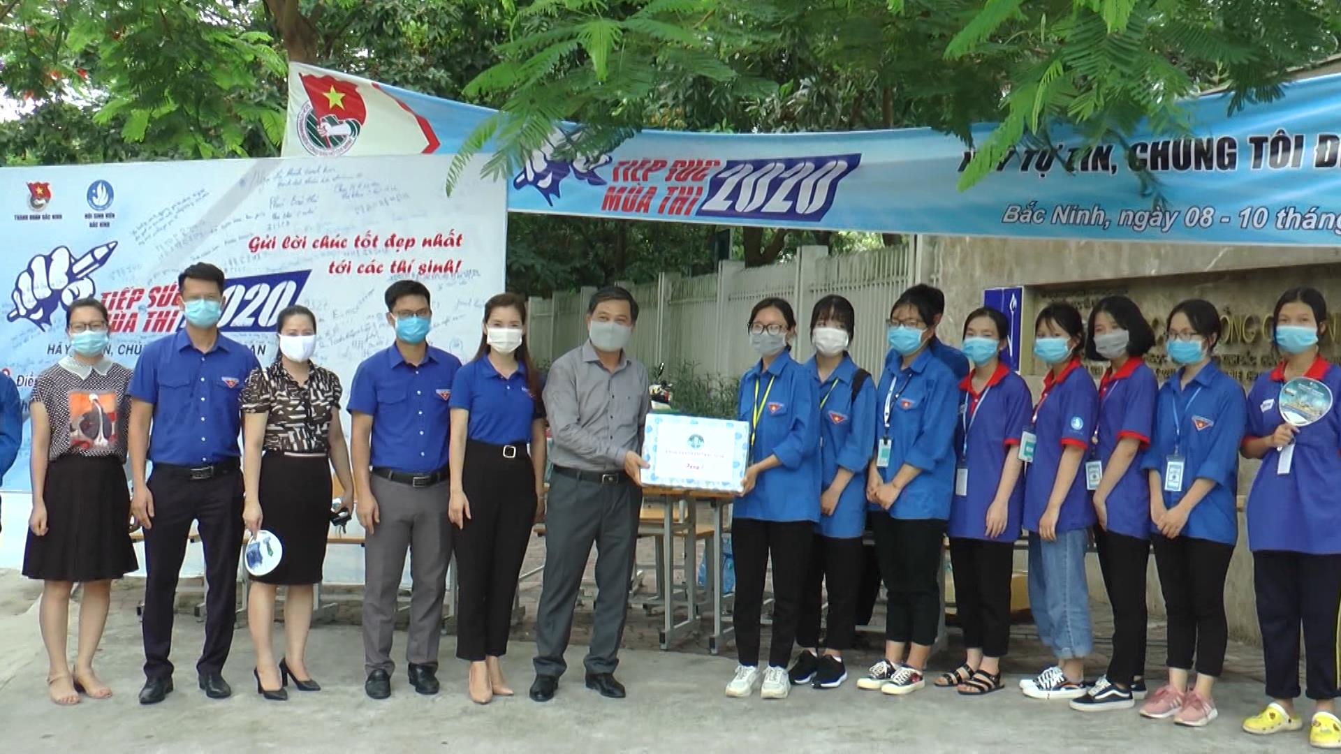 Tỉnh Đoàn động viên đội tình nguyện tiếp sức mùa thi