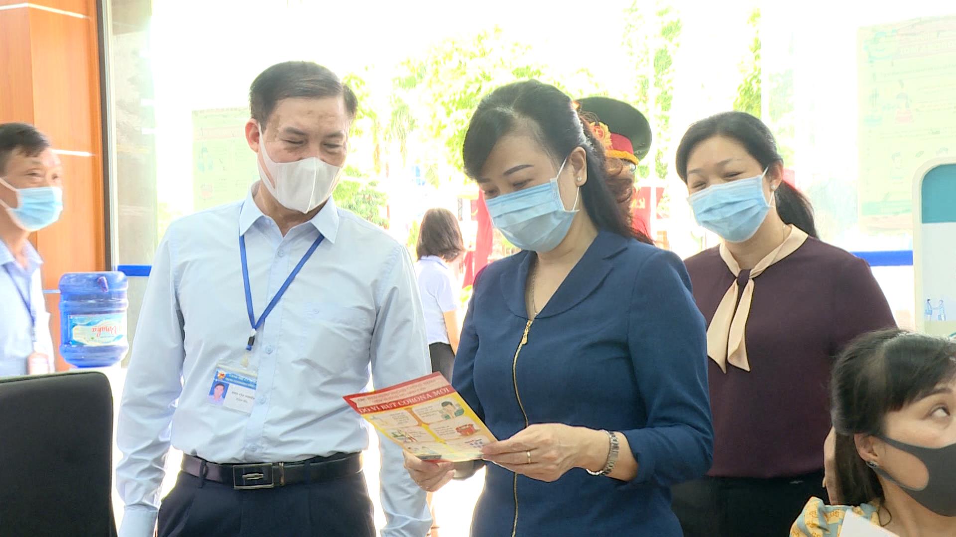 Phó Bí thư Thường trực Tỉnh ủy Đào Hồng Lan kiểm tra công tác phòng, chống dịch Covid 19 tại Thị xã Từ Sơn