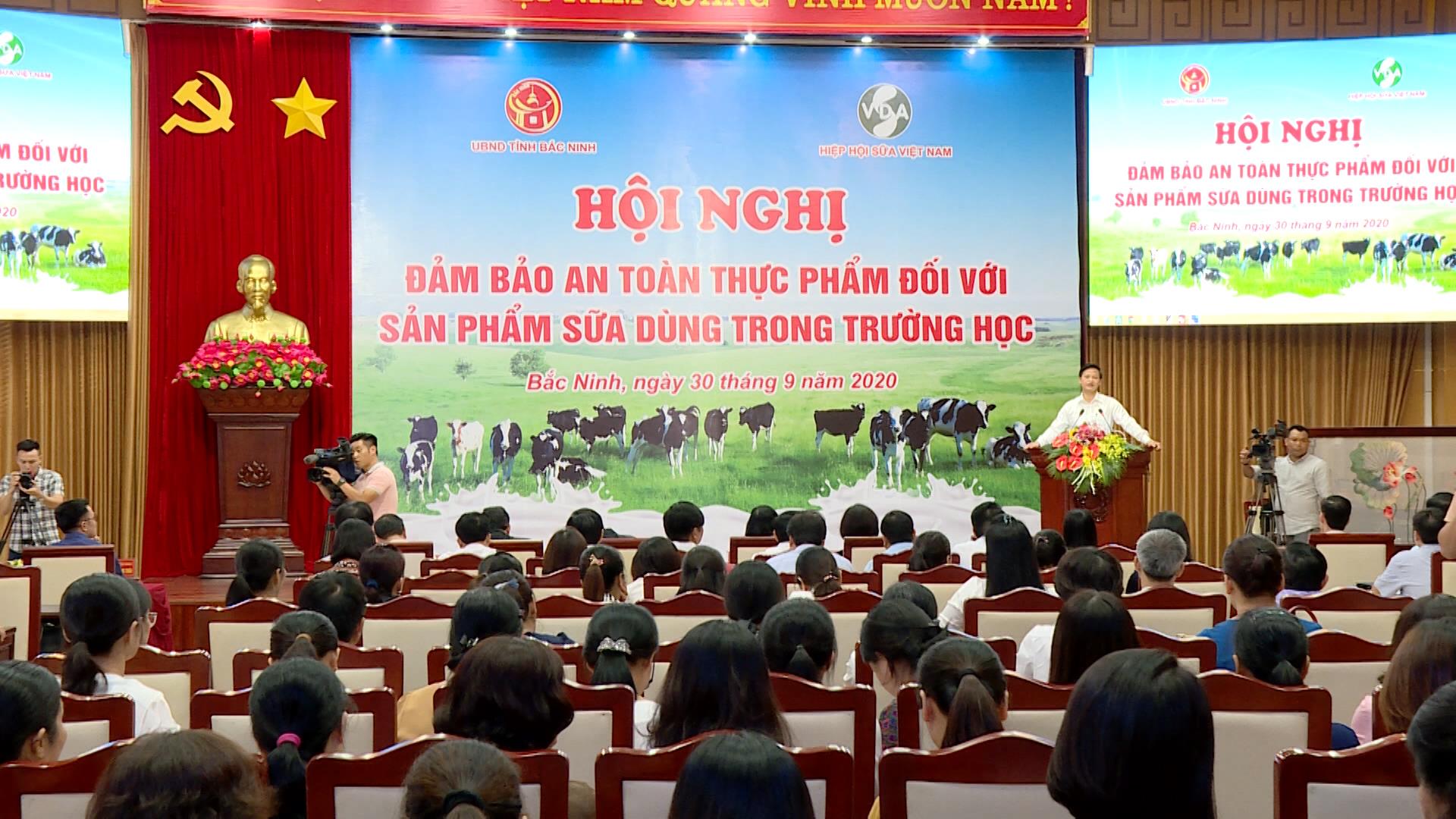 Đảm bảo an toàn thực phẩm sản phẩm sữa dùng trong trường học