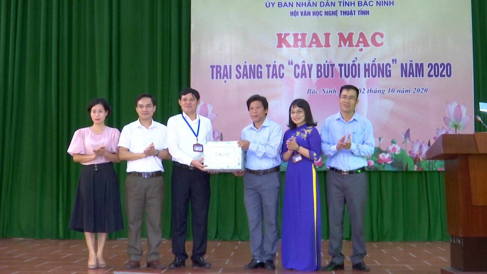 Khai mạc Trại sáng tác “Cây bút tuổi hồng” năm 2020