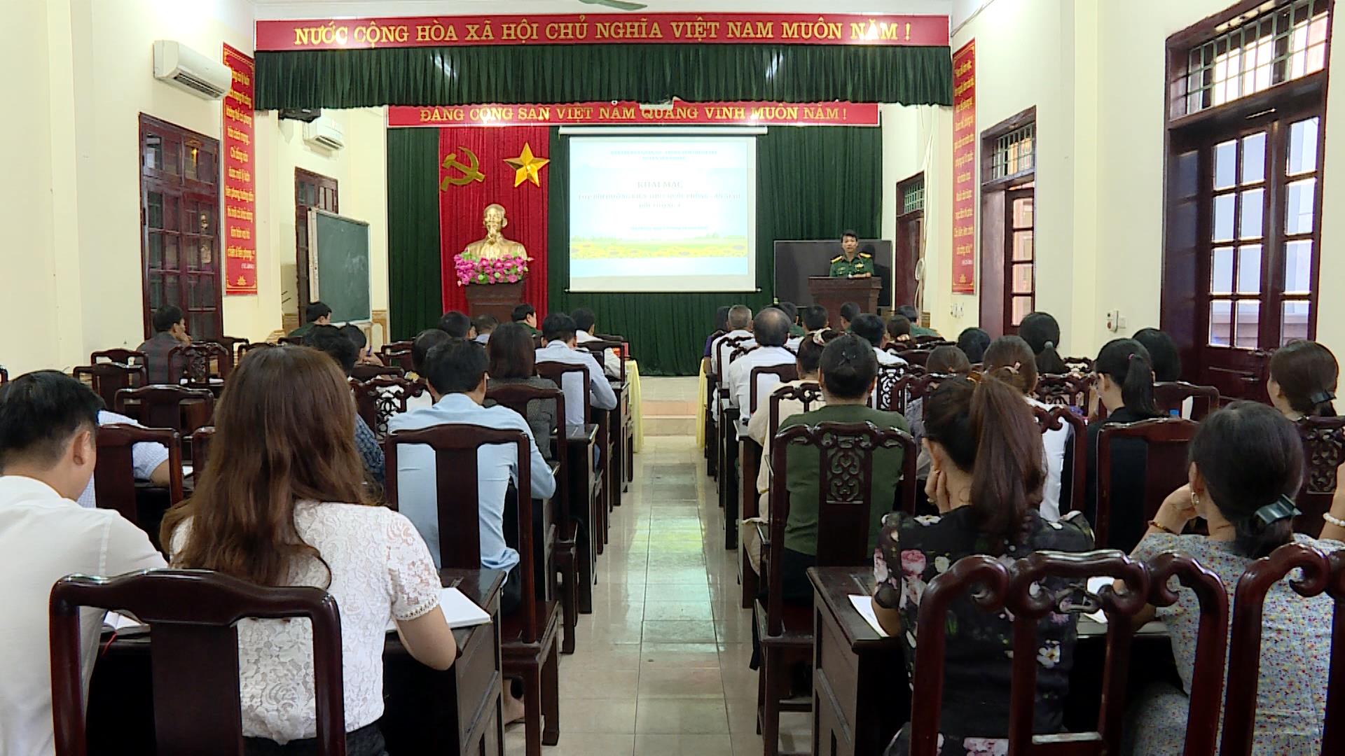 Khai giảng lớp Bồi dưỡng kiến thức quốc phòng - an ninh đối tượng 4 