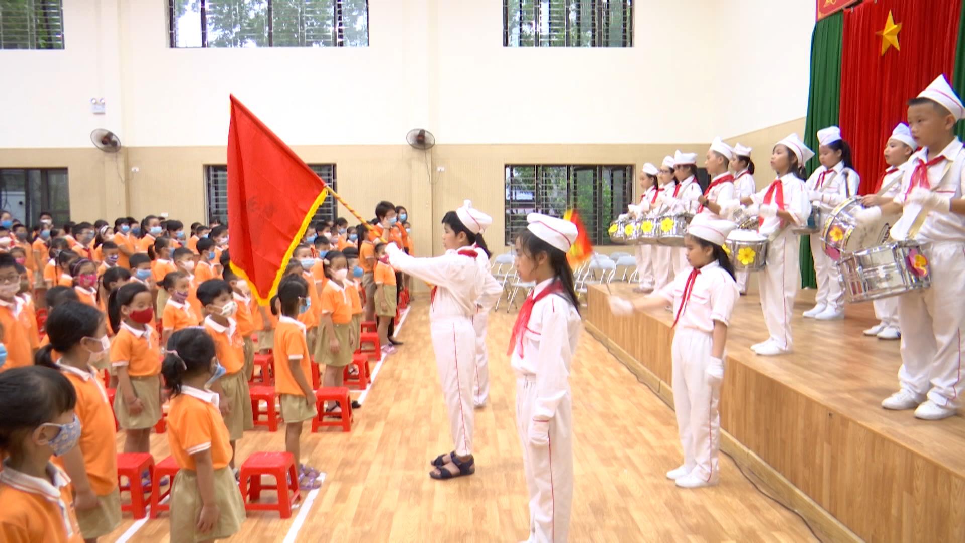 100% cơ sở trường học tổ chức Lễ chào cờ và hát Quốc ca đúng nghi lễ