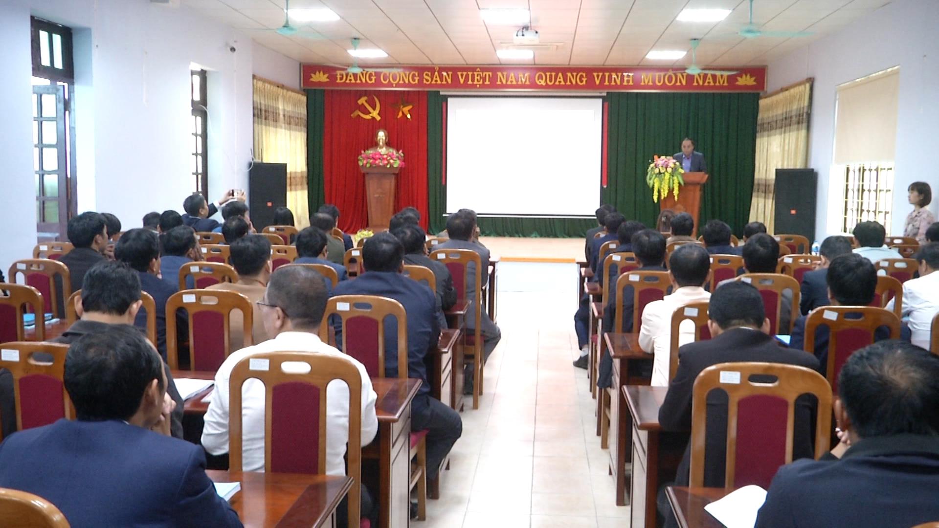 Khai giảng lớp bồi dưỡng kiến thức quản lý cho Chủ tịch UBND xã