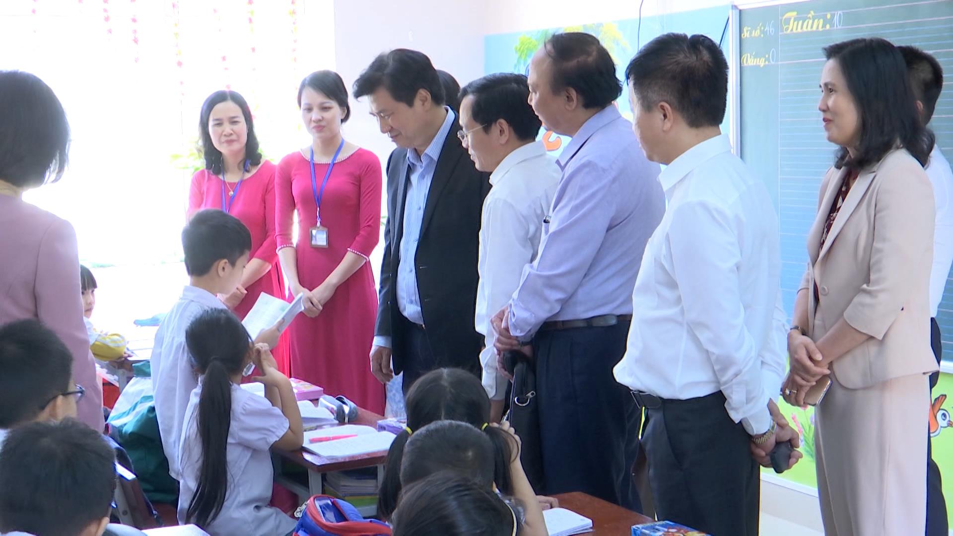Thứ trưởng Bộ GD&ĐT Nguyễn Hữu Độ làm việc tại tỉnh Bắc Ninh