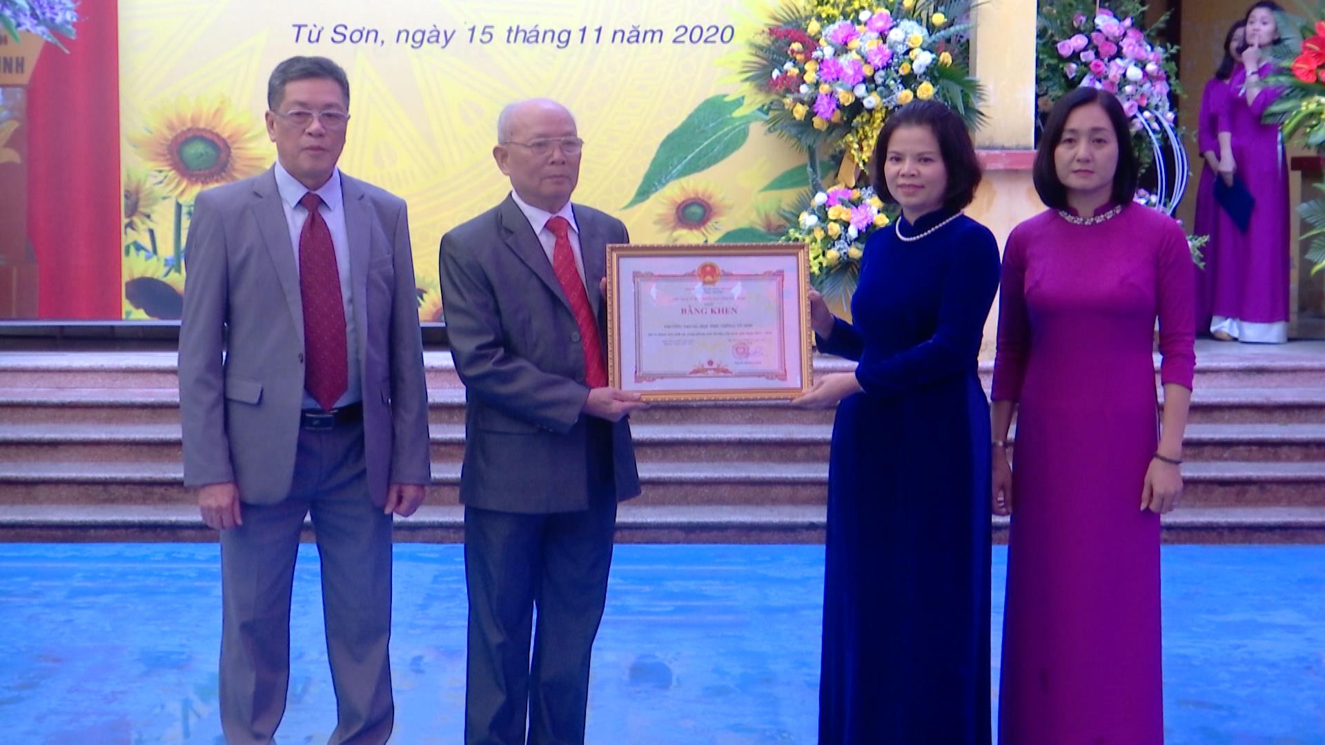 Chủ tịch UBND tỉnh dự lễ kỷ niệm 20 năm thành lập Trường THPT Từ Sơn