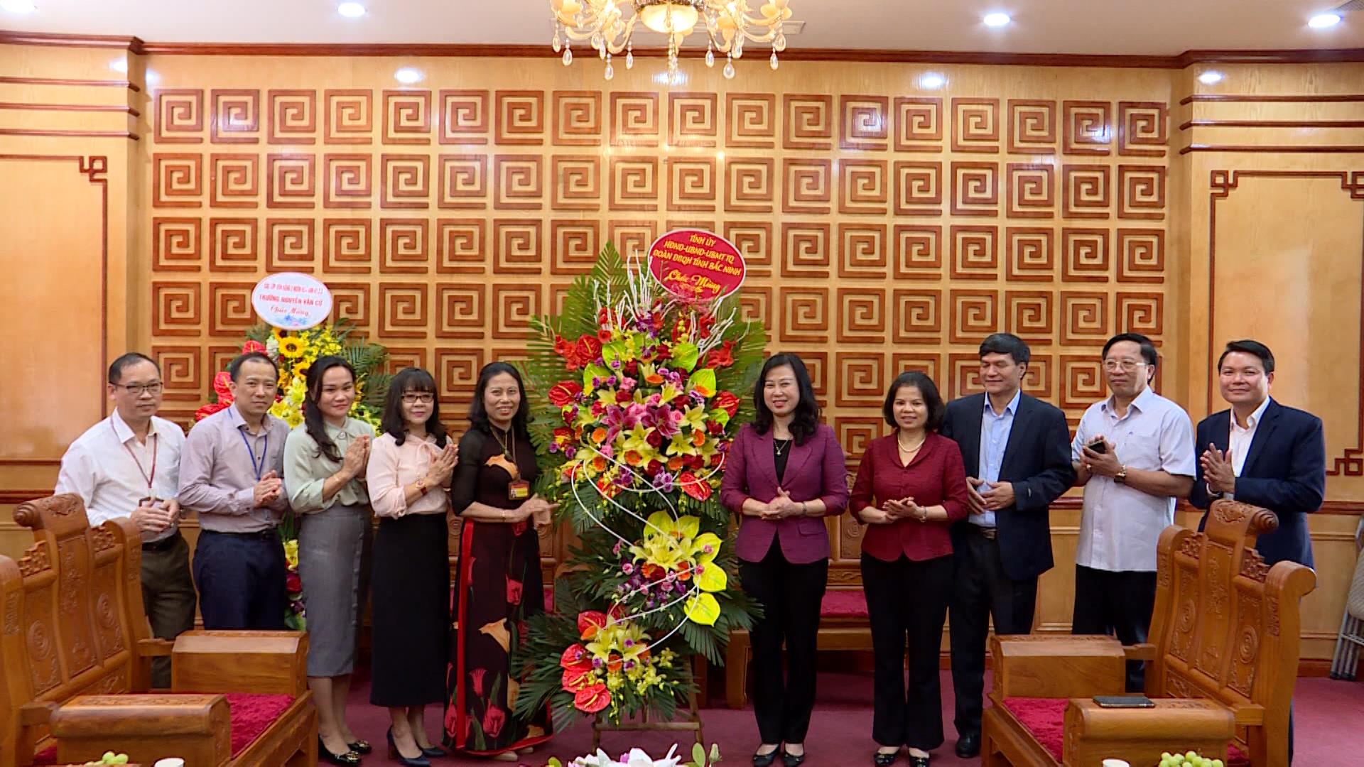 Thường trực Tỉnh ủy chúc mừng trường Chính trị Nguyễn Văn Cừ  nhân ngày Nhà giáo Việt Nam 20/11