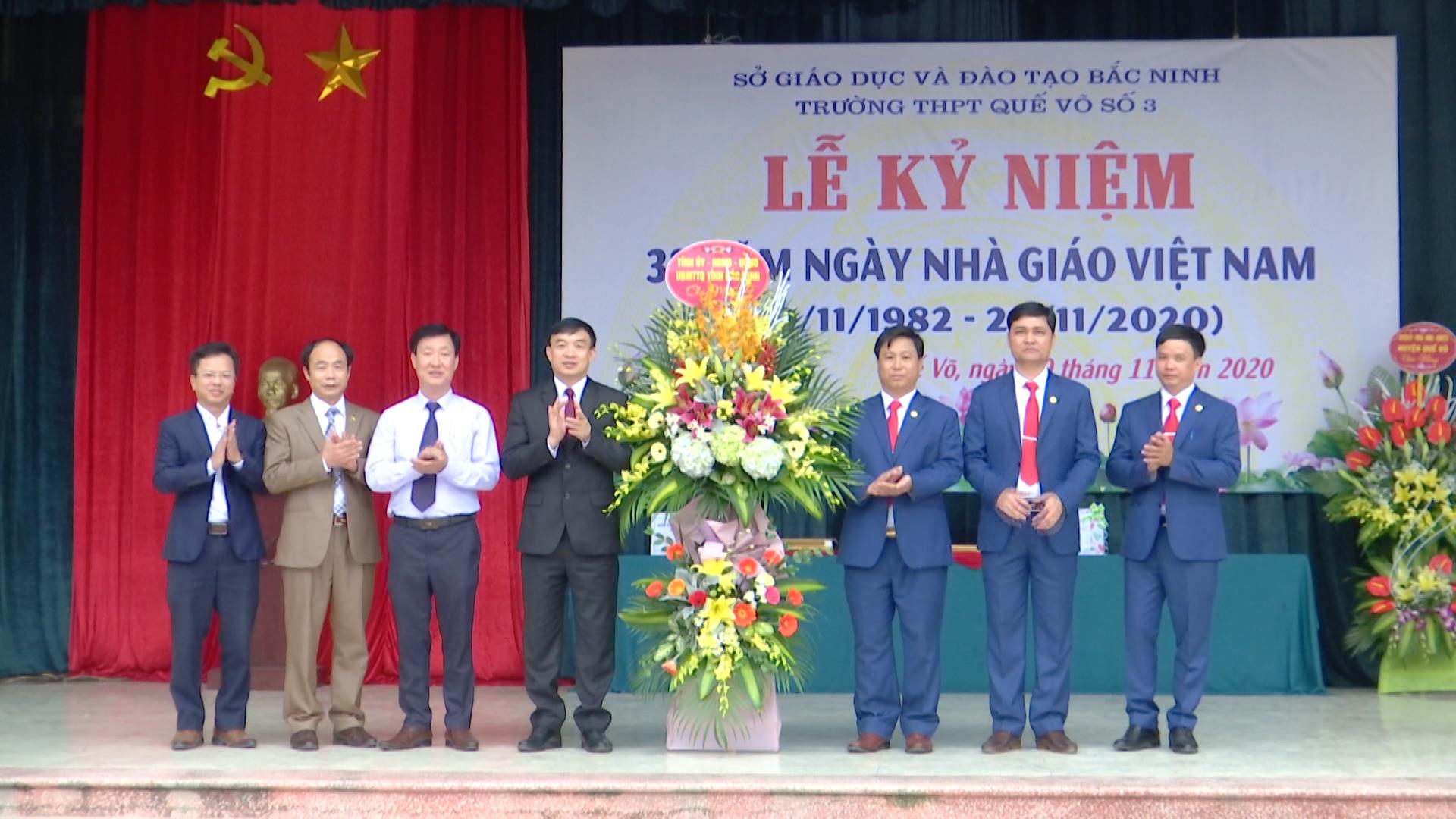 Chủ tịch Uỷ ban MTTQ chúc mừng Ngày Nhà giáo Việt Nam tại trường THPT Quế Võ số 3