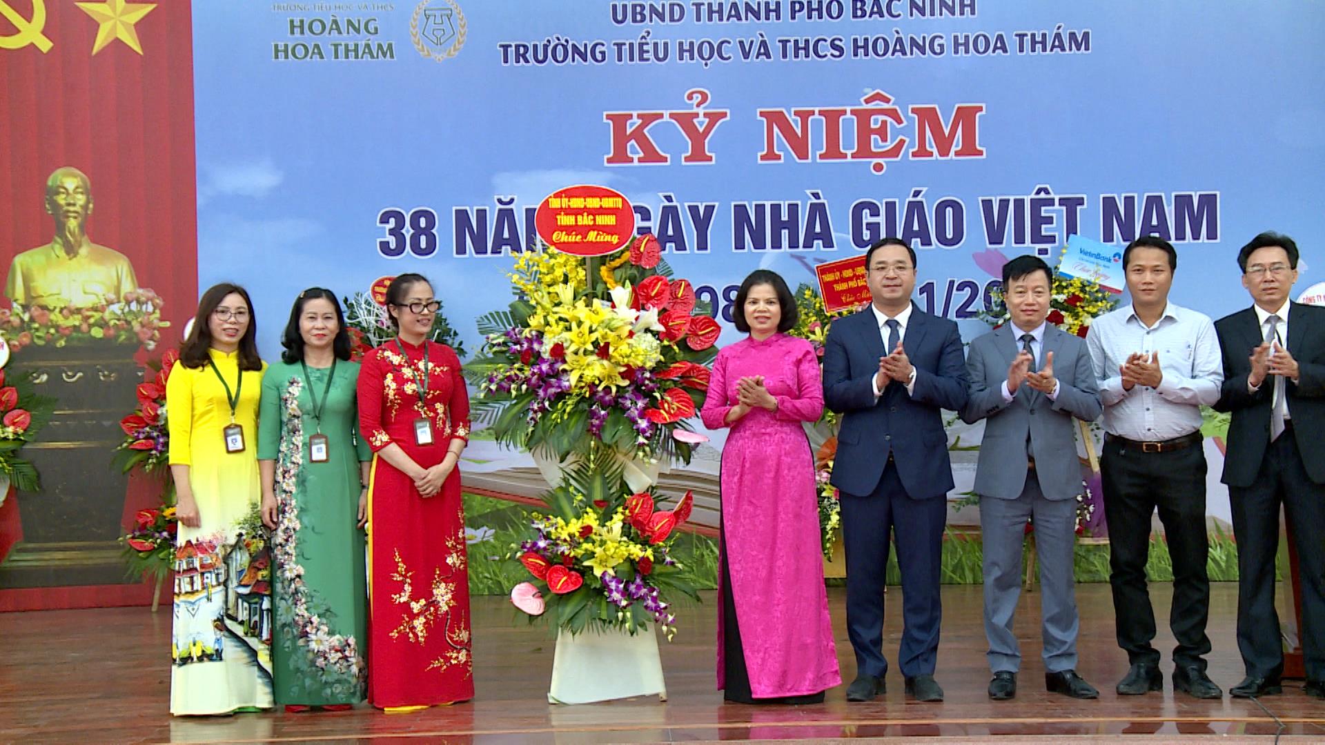 Chủ tịch UBND tỉnh chúc mừng chúc mừng ngày Nhà giáo Việt Nam  tại Trường Tiểu học – Trung học cơ sở Hoàng Hoa Thám, thành phố Bắc Ninh 