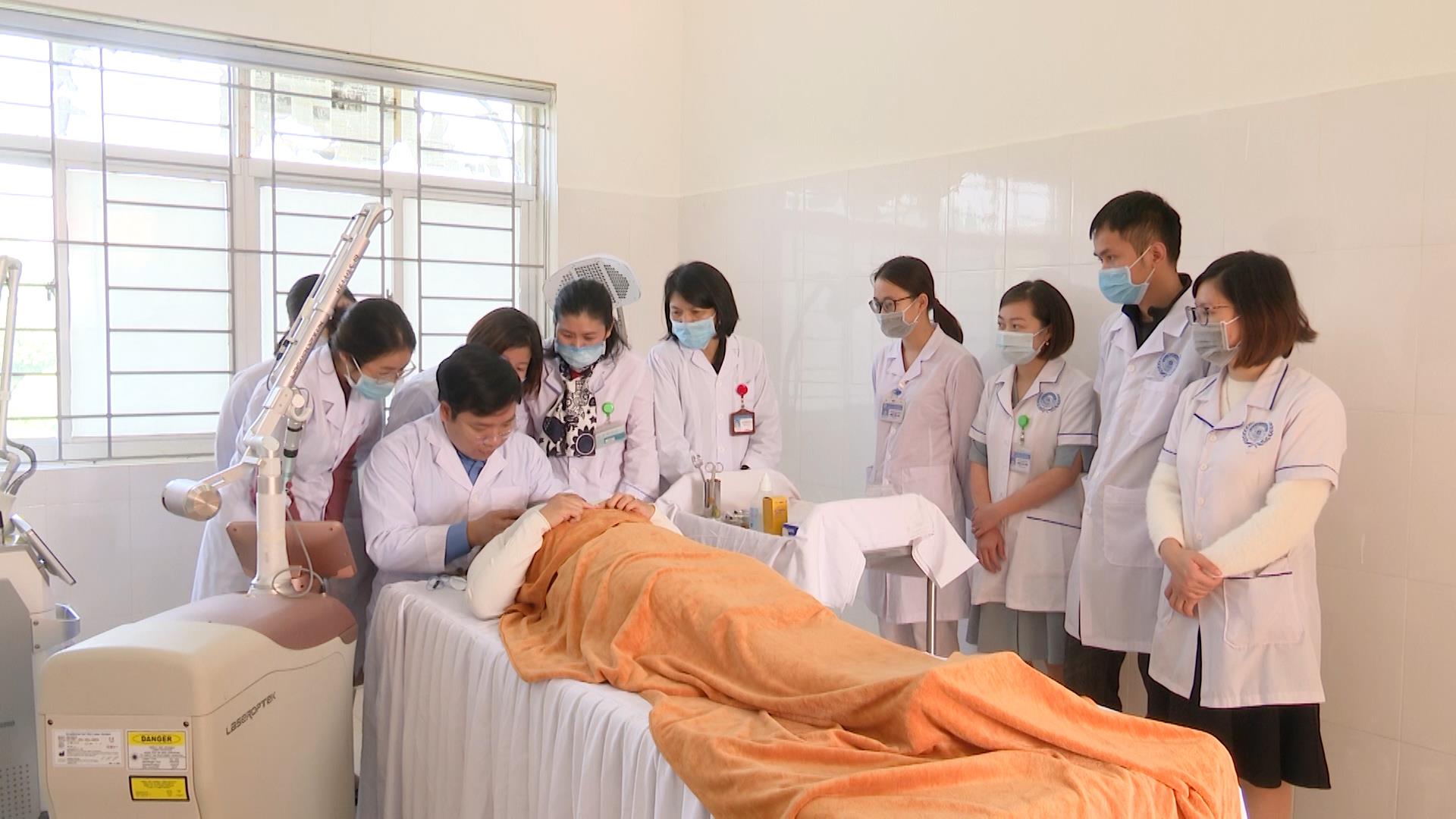 Chuyển giao kĩ thuật máy laser CO2 trong điều trị các bệnh da liễu